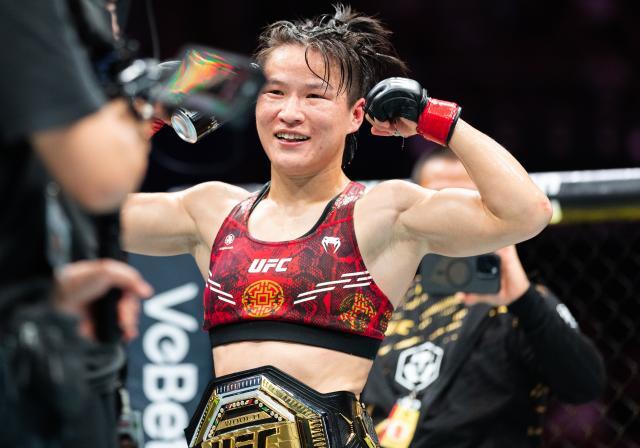 1739536001671056288.jpg 搏击——UFC:张伟丽卫冕女子草量级金腰带(1)XxjpseC007942_20250209_PEPFN0A001.jpg